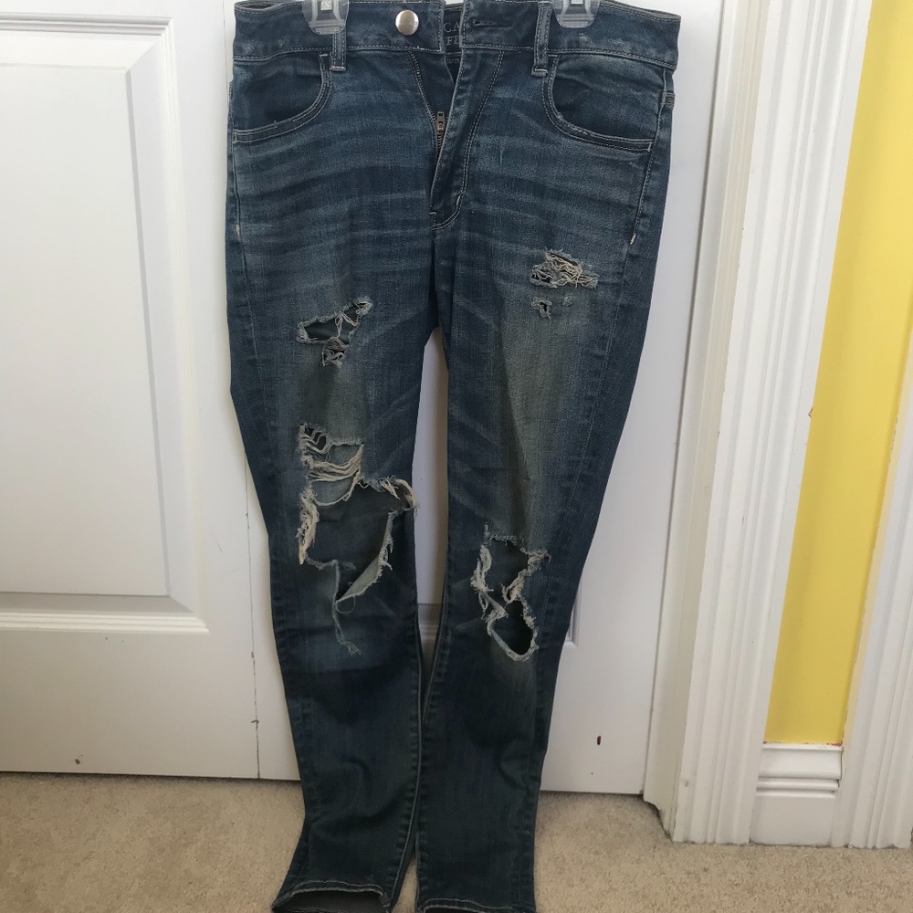 Distressed AE High-Waisted Jeans